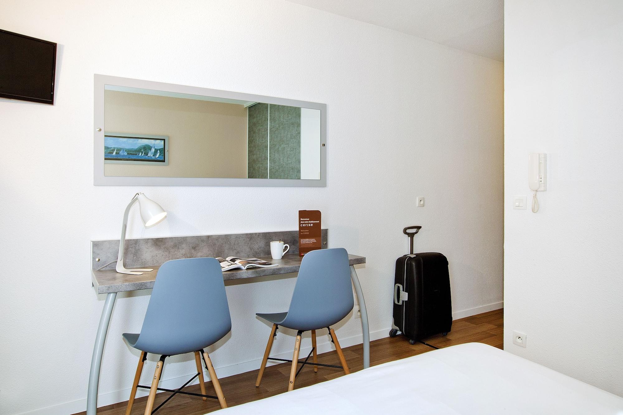 Cerise Lannion Aparthotel ภายนอก รูปภาพ