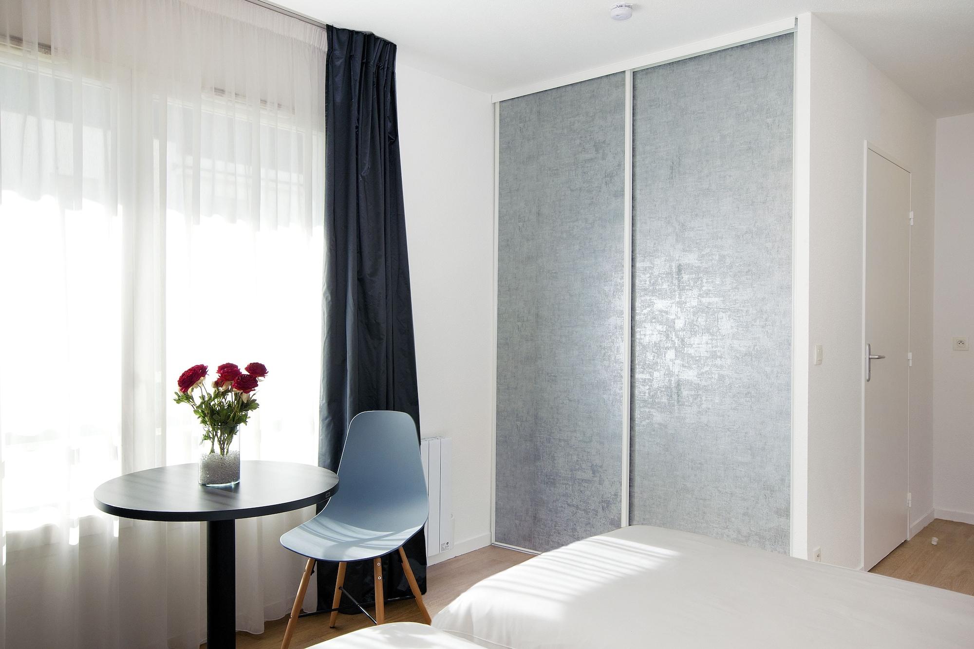 Cerise Lannion Aparthotel ภายนอก รูปภาพ